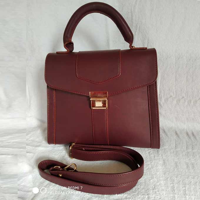 Stylish and Fashionable Leather Ladies Bag